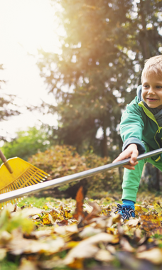 children raking