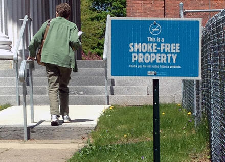 Smoke free property sign