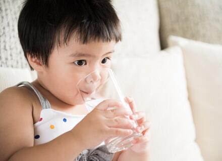 toddler drinking water from glass toddler drinking water from glass