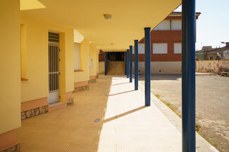 school outdoor walkway